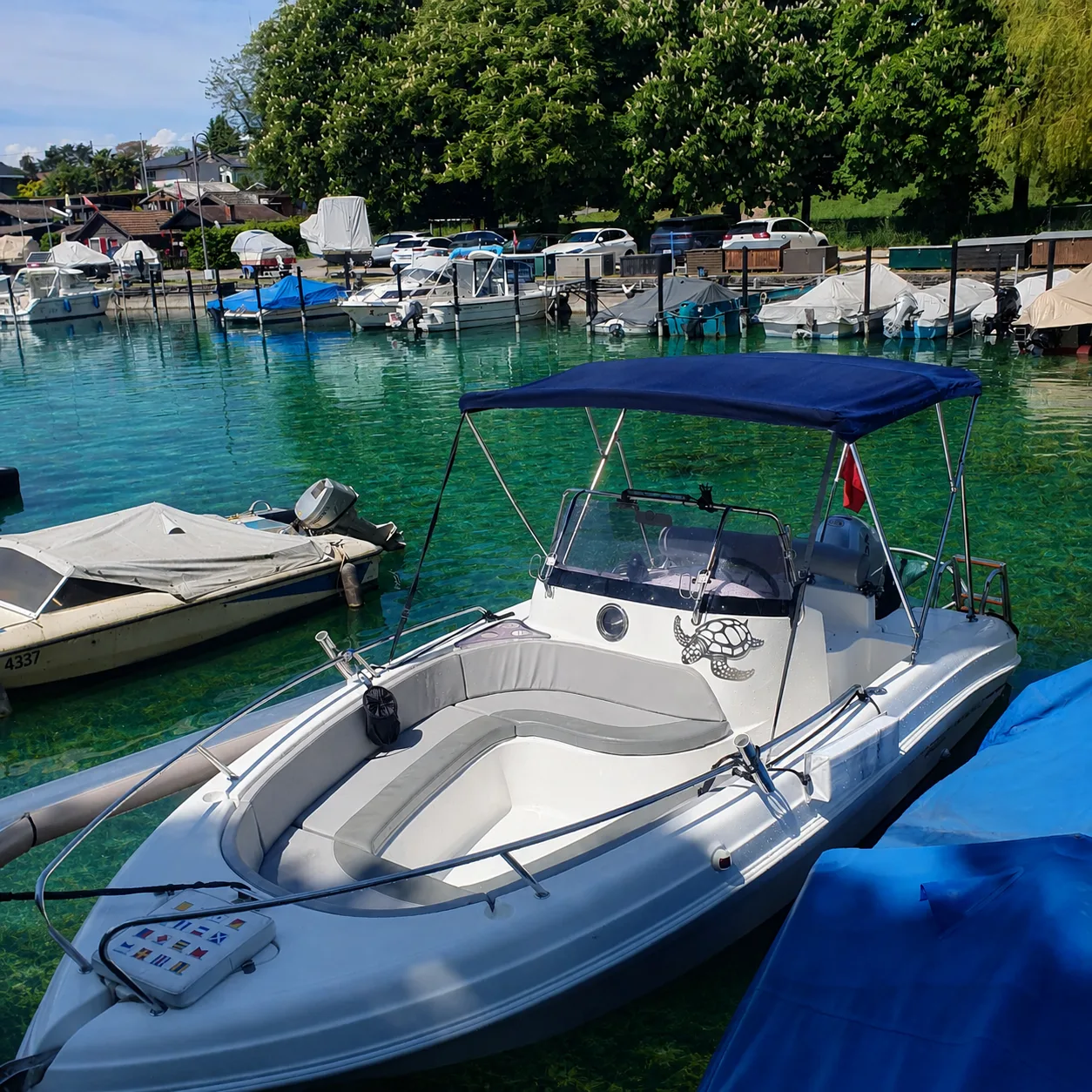 Aston 19 Tortuga Social Boat