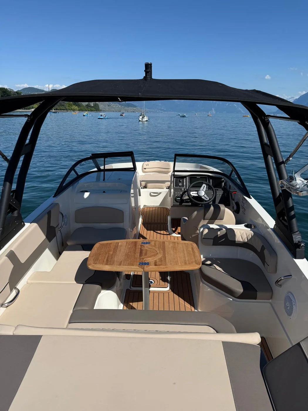 Bayliner VR6 intérieur